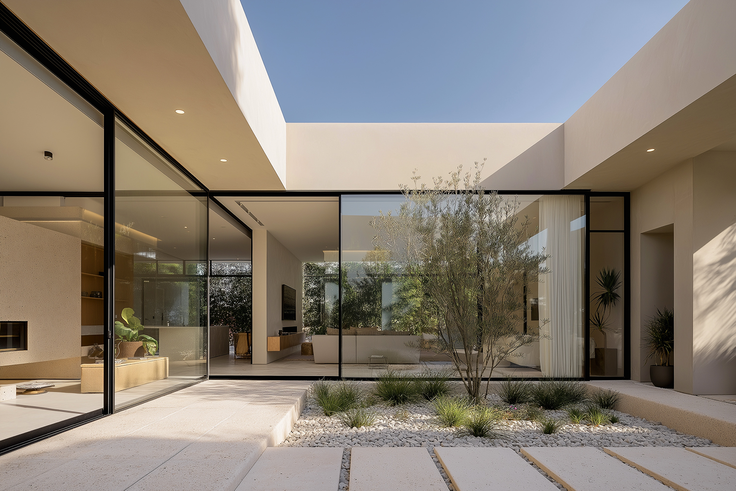 Luz natural y arquitectura exclusiva: creando espacios únicos
